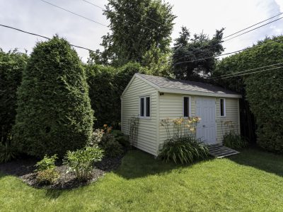 Beautiful Bungalow Backyard In Residential District